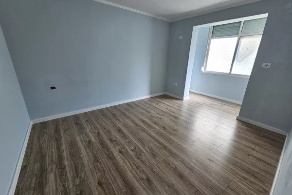 Shtepi ne shitje Apartament ne Tirane, 2+1, Mobilimi Bosh, pa mobiluar, Pagesa 130,000  Euro.