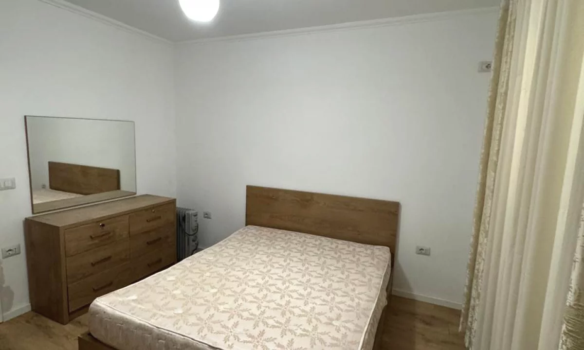 Shtepi ne shitje Apartament ne Tirane, 2+1, Mobilimi E mobiluar, Pagesa 135,000  Euro.