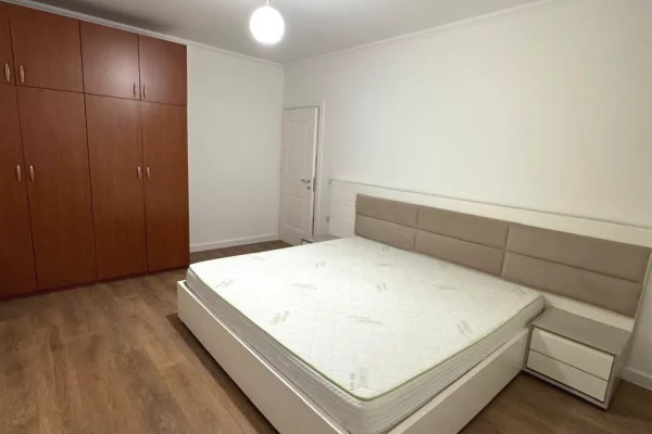 Shtepi ne shitje Apartament ne Tirane, 2+1, Mobilimi E mobiluar, Pagesa 135,000  Euro.