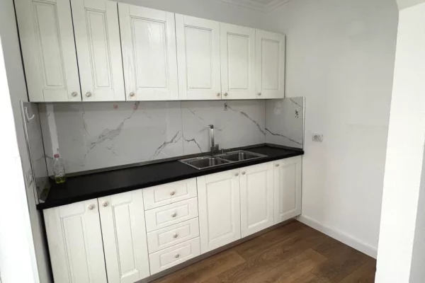 Shtepi ne shitje Apartament ne Tirane, 2+1, Mobilimi E mobiluar, Pagesa 135,000  Euro.