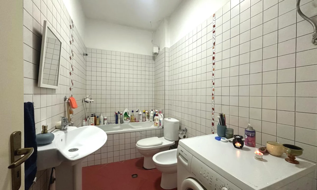 Shtepi ne shitje Apartament ne Tirane, 1+1, Mobilimi Pjeserisht e mobiluar, Pagesa 98,000  Euro.