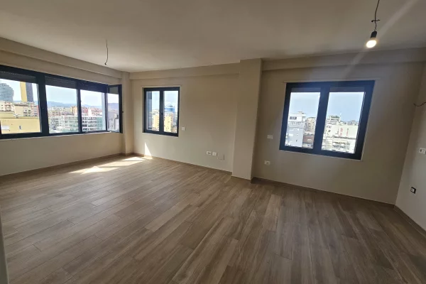Shtepi ne shitje Apartament ne Tirane, 3+1, Mobilimi Bosh, pa mobiluar, Pagesa 386,400  Euro.