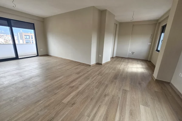 Shtepi ne shitje Apartament ne Tirane, 3+1, Mobilimi Bosh, pa mobiluar, Pagesa 386,400  Euro.