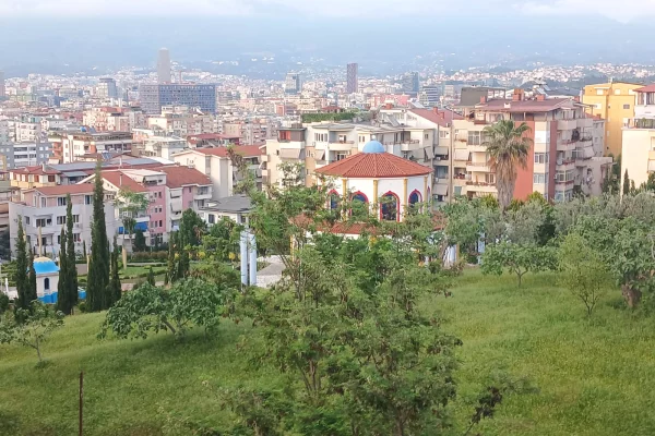 Shtepi ne shitje Apartament ne Tirane, 1+1, Mobilimi E mobiluar, Pagesa 145,000  Euro.