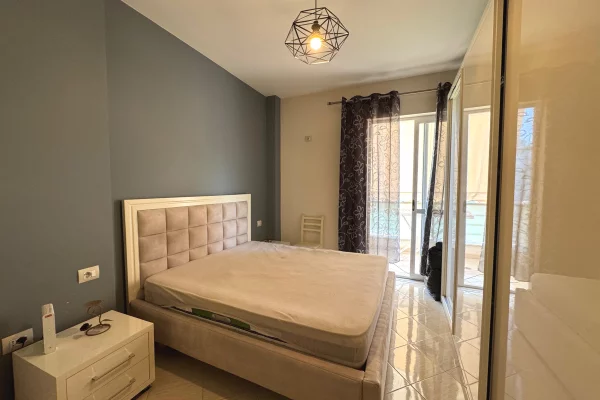 Shtepi ne shitje Apartament ne Tirane, 1+1, Mobilimi E mobiluar, Pagesa 145,000  Euro.