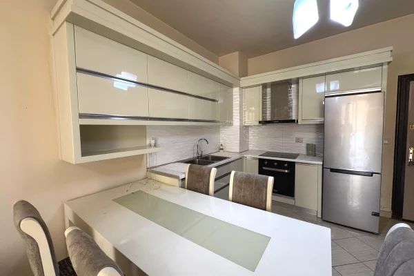 Shtepi ne shitje Apartament ne Tirane, 1+1, Mobilimi E mobiluar, Pagesa 145,000  Euro.