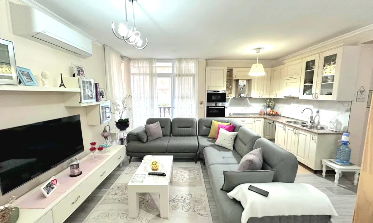 Shtepi ne shitje Apartament ne Tirane, 2+1, Mobilimi E mobiluar, Pagesa 190,000  Euro.