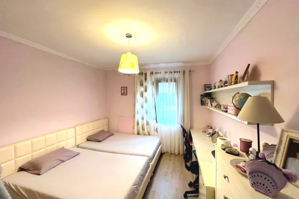 Shtepi ne shitje Apartament ne Tirane, 2+1, Mobilimi E mobiluar, Pagesa 190,000  Euro.