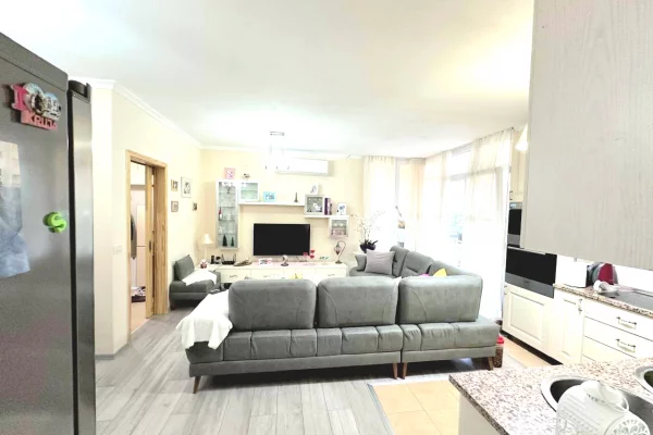 Shtepi ne shitje Apartament ne Tirane, 2+1, Mobilimi E mobiluar, Pagesa 190,000  Euro.