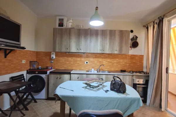 Shtepi ne shitje Apartament ne Tirane, 3+1, Mobilimi Pjeserisht e mobiluar, Pagesa 185,000  Euro.