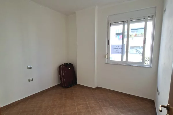 Shtepi ne shitje Apartament ne Tirane, 3+1, Mobilimi Pjeserisht e mobiluar, Pagesa 185,000  Euro.