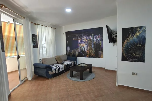 Shtepi ne shitje Apartament ne Tirane, 3+1, Mobilimi Pjeserisht e mobiluar, Pagesa 185,000  Euro.