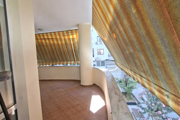 Shtepi ne shitje Apartament ne Tirane, 3+1, Mobilimi Pjeserisht e mobiluar, Pagesa 185,000  Euro.