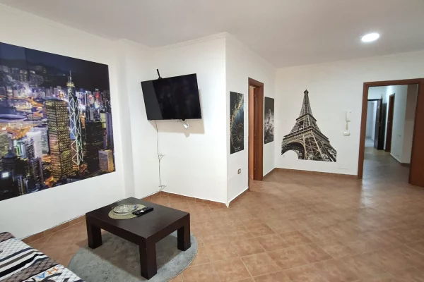 Shtepi ne shitje Apartament ne Tirane, 3+1, Mobilimi Pjeserisht e mobiluar, Pagesa 185,000  Euro.