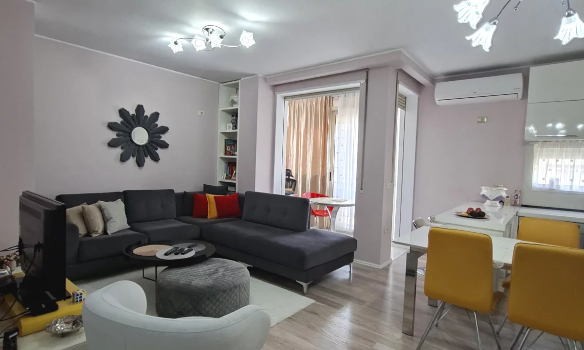 Shtepi ne shitje Apartament ne Tirane, 2+1, Mobilimi E mobiluar, Pagesa 340,000  Euro.