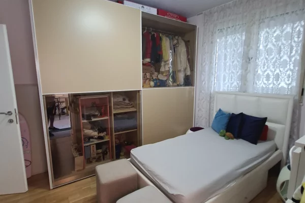 Shtepi ne shitje Apartament ne Tirane, 2+1, Mobilimi E mobiluar, Pagesa 340,000  Euro.