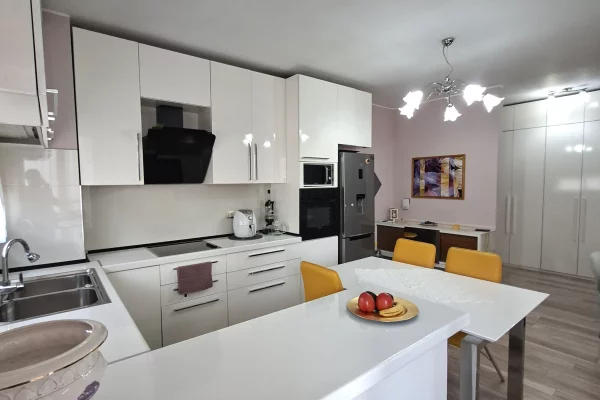 Shtepi ne shitje Apartament ne Tirane, 2+1, Mobilimi E mobiluar, Pagesa 340,000  Euro.