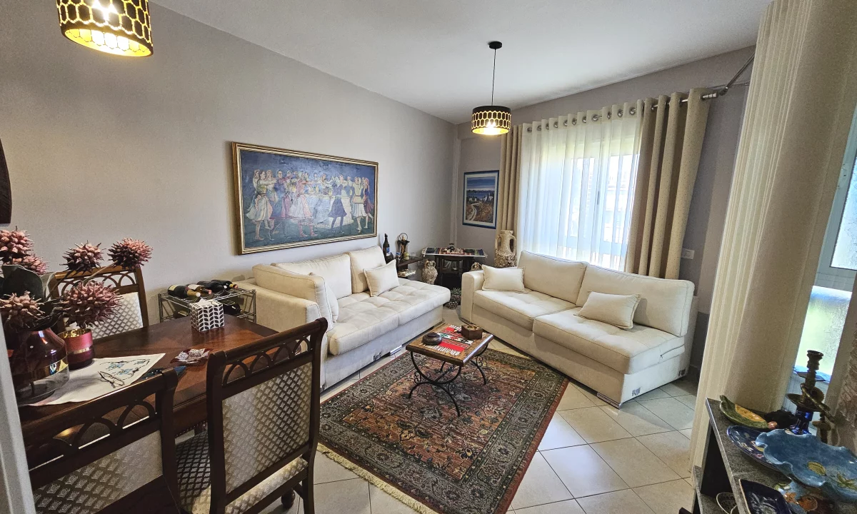 Shtepi ne shitje Apartament ne Tirane, 2+1, Mobilimi E mobiluar, Pagesa 180,000  Euro.