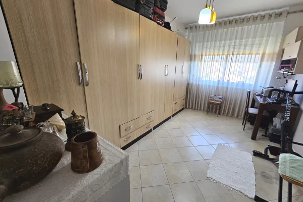 Shtepi ne shitje Apartament ne Tirane, 2+1, Mobilimi E mobiluar, Pagesa 180,000  Euro.
