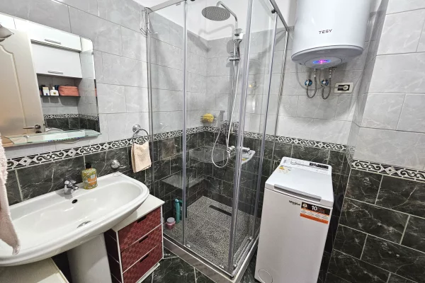 Shtepi ne shitje Apartament ne Tirane, 2+1, Mobilimi E mobiluar, Pagesa 180,000  Euro.