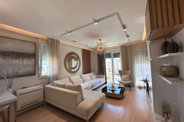 Shtepi ne shitje Apartament ne Tirane, 3+1, Mobilimi E mobiluar, Pagesa 350,000  Euro.