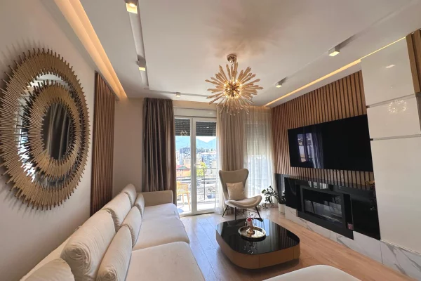 Shtepi ne shitje Apartament ne Tirane, 3+1, Mobilimi E mobiluar, Pagesa 350,000  Euro.