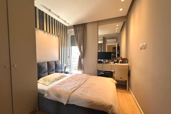Shtepi ne shitje Apartament ne Tirane, 3+1, Mobilimi E mobiluar, Pagesa 350,000  Euro.