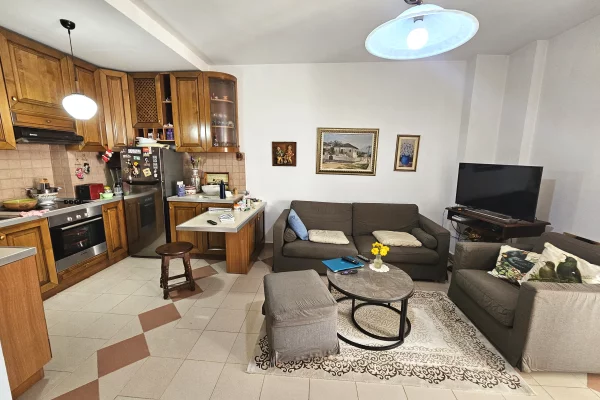 PAZARI RI, SHITET APARTAMENT 2+1