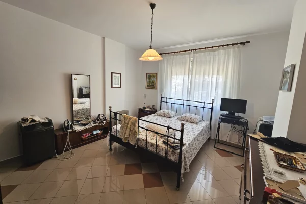Shtepi ne shitje Apartament ne Tirane, 2+1, Mobilimi E mobiluar, Pagesa 230,000  Euro.