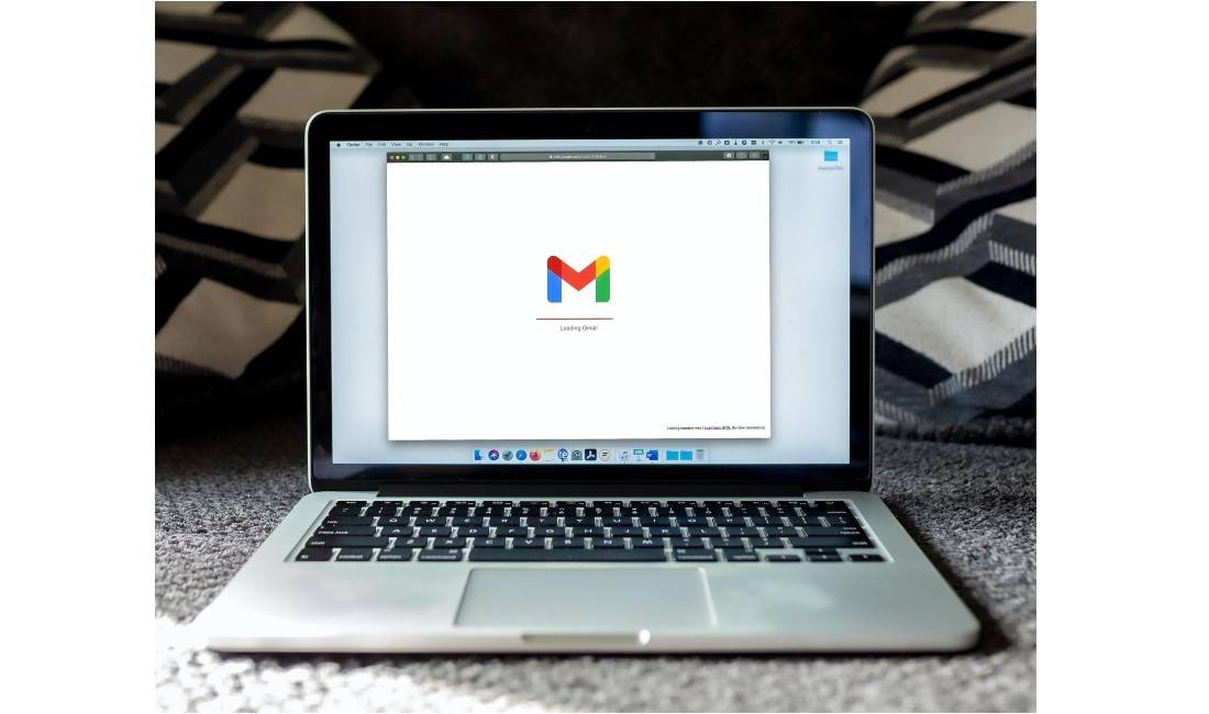 New Media ofron sherbimet per zhvillim Software, Dizanj Kreativ, Marketing PR dhe Dixhital Media