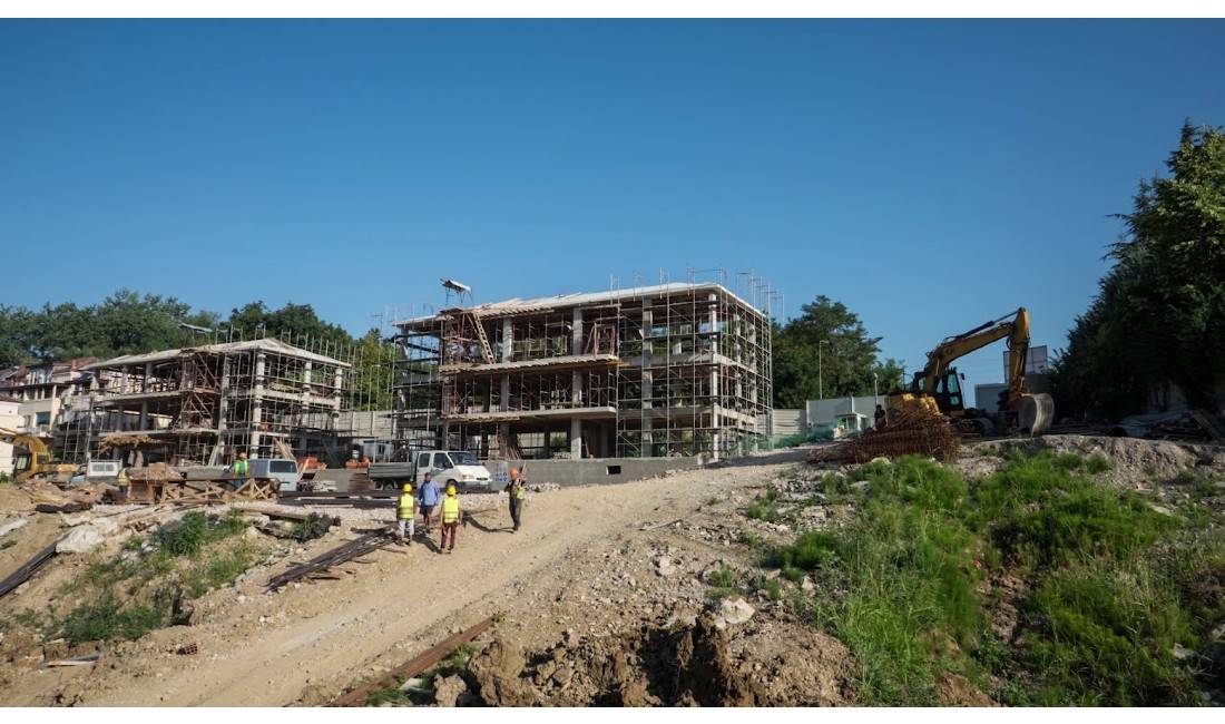 Shoqeri ndertimi nderton Apartamente, Njesi tregtare dhe Parking