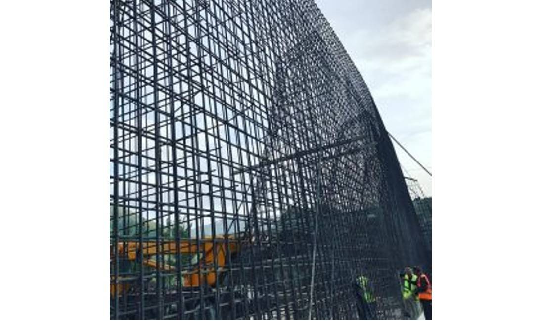 Kompani ndertimi ka si aktivitet kryesor ndertimet civile dhe ekonomike, tregetimin e betonit dhe inerteve te dimensioneve te ndryshme 