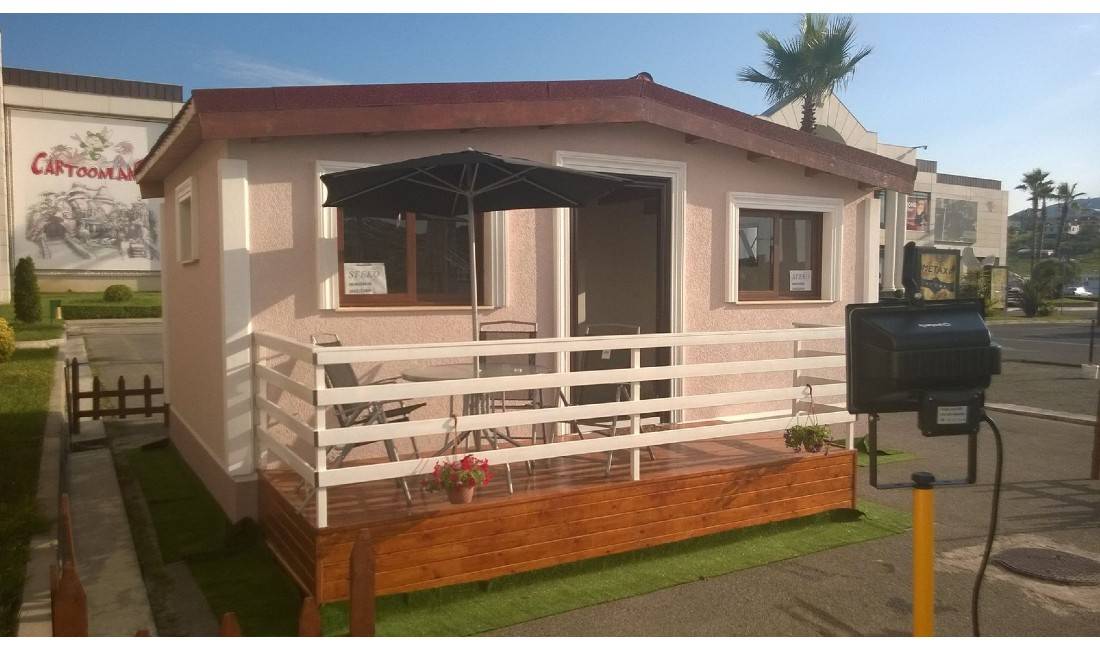 Shoqeri tregetare ka si aktivitet kryesor tregtimin e lendeve te para, pajisje per makineri, printera industriale, etj. 