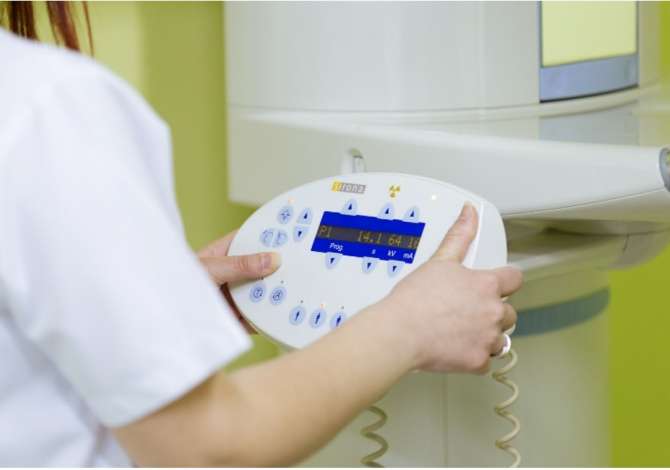 Klinika mjekesore ofron sherbime te specializuara ne te gjitha fushat e mjekesise si Analiza, Vizita per Reomatizem , Migren, Kardiologjike etj.