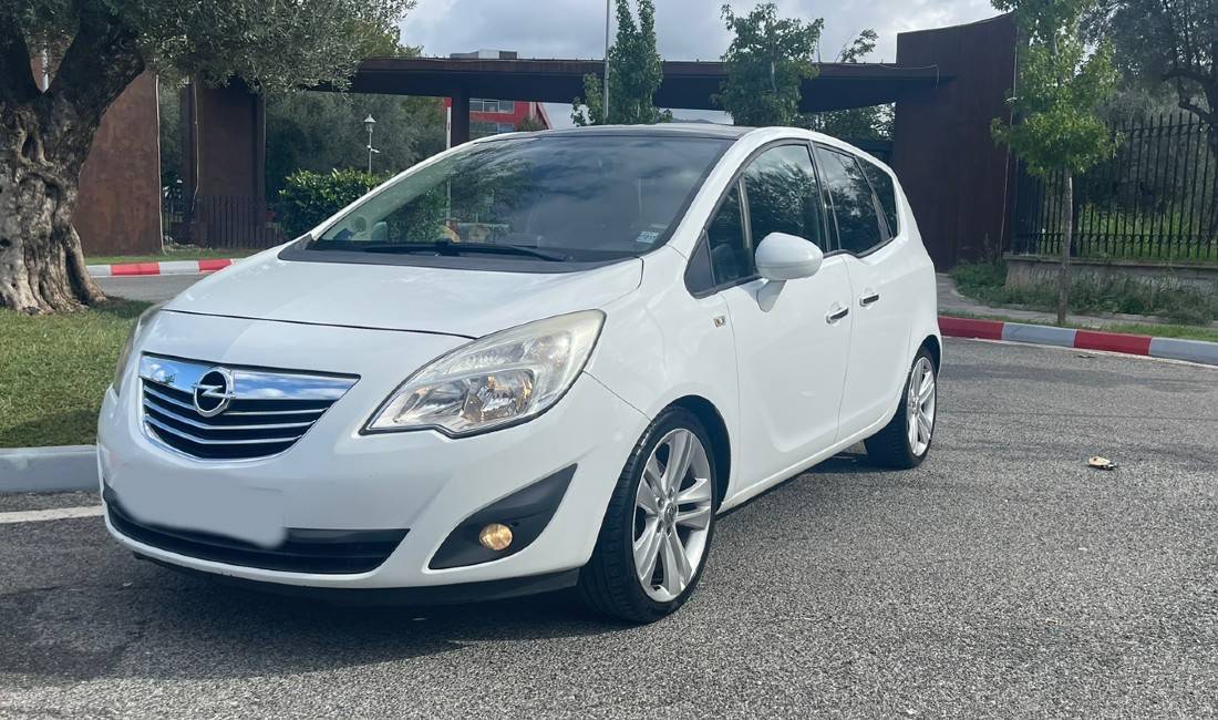 Jepet me qera Opel Meriva duke filluar nga  30 euro dita