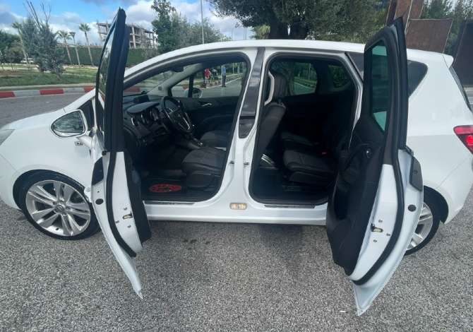 Jepet me qera Opel Meriva duke filluar nga  30 euro dita