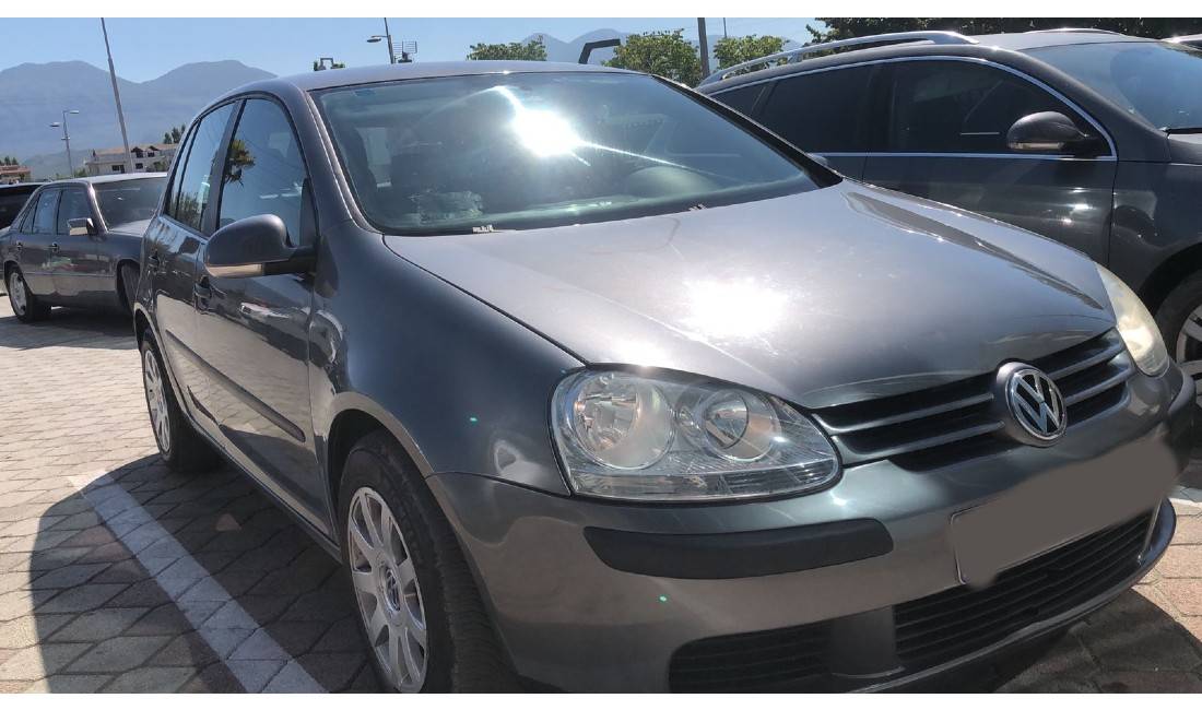 Jepet me qera makina Volkswagen Golf 5 duke filluar nga 30 euro dita