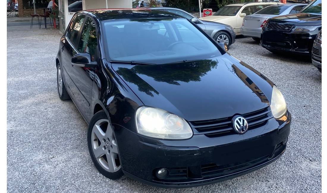  Jepet me qera makina Volkswagen Golf 5 duke filluar nga 30 euro dita