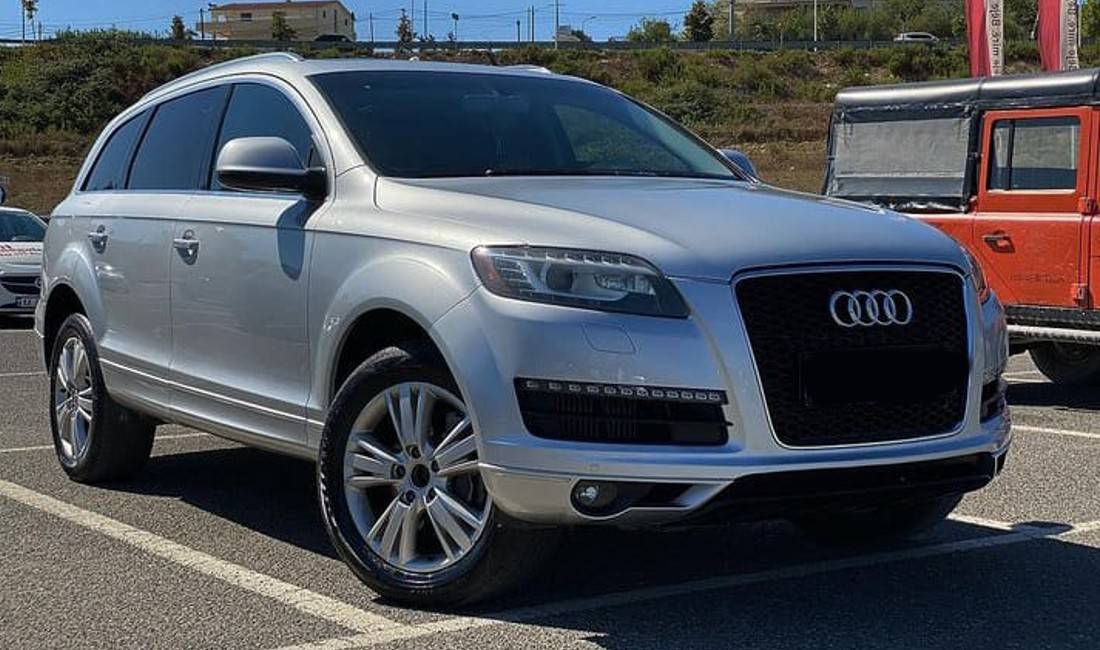  Jepet me qera Makina Audi Q7 duke filluar nga 100 euro ne dite