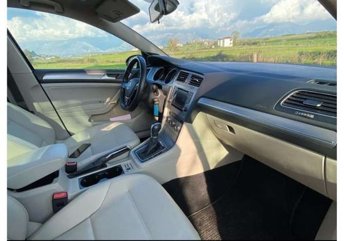Jepet me qera Makina Volkswagen Golf 7 duke filluar nga 45 euro ne dite