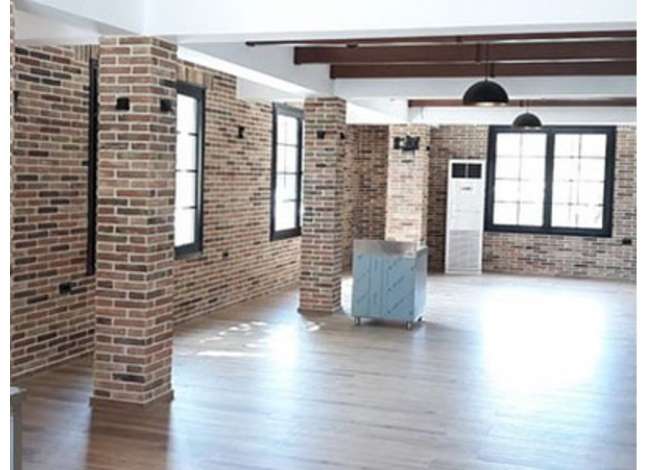 Kompani ndertimi ofron veshje fasade me produkte balte, izolim dhe ventilim catie etj.