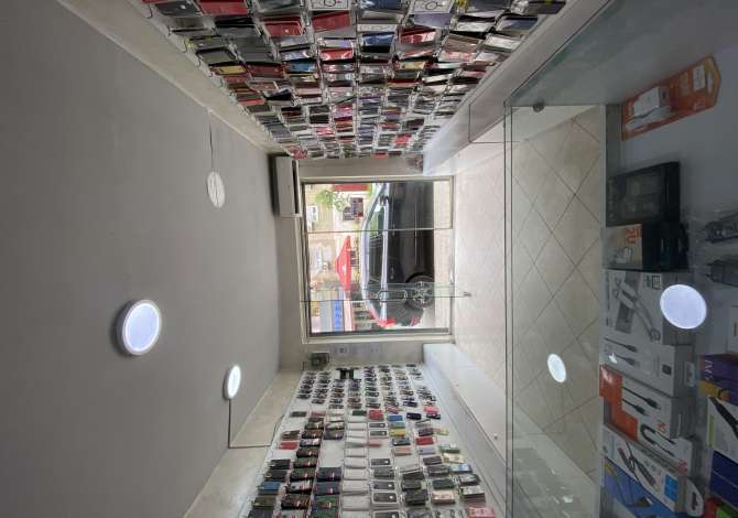 Attivita commerciale in vendita 1+1 a Tirana - 2,500 Euro