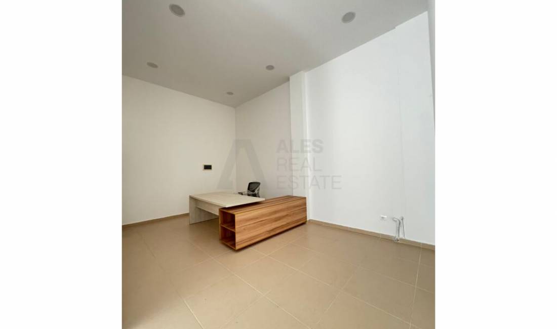 Ambient Biznesi per qira prane Spitaleve 