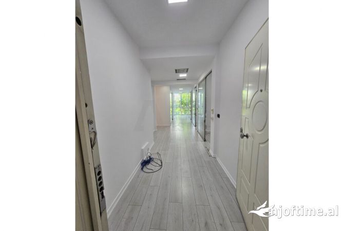 Jepet Ambient Biznesi per qira prane RTSH.