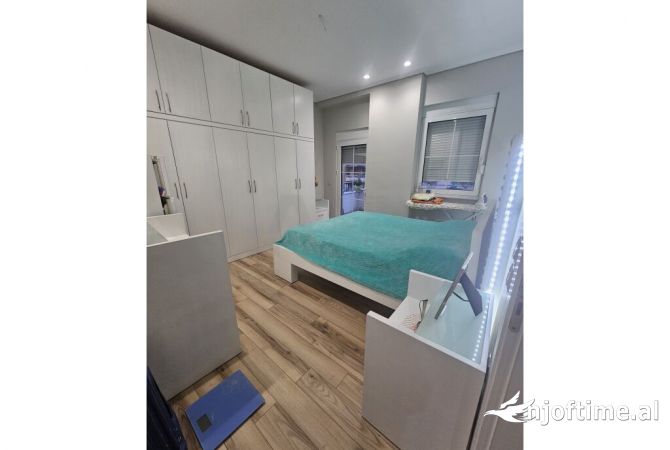 Shtepi me qera Apartament ne Tirane, 2+1, Mobilimi E mobiluar, Pagesa 500  Euro.
