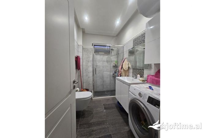 Shtepi me qera Apartament ne Tirane, 2+1, Mobilimi E mobiluar, Pagesa 500  Euro.