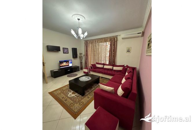 JEPET APARTAMENT ME QIRA 2+1 PRANE JATA MARKET 