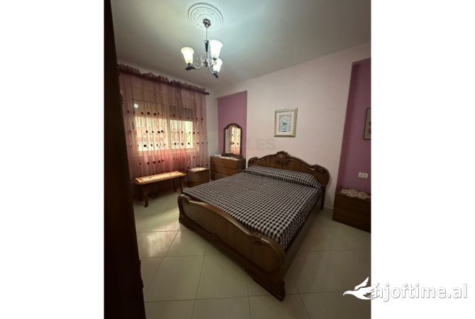 Shtepi me qera Apartament ne Tirane, 2+1, Mobilimi E mobiluar, Pagesa 500  Euro.