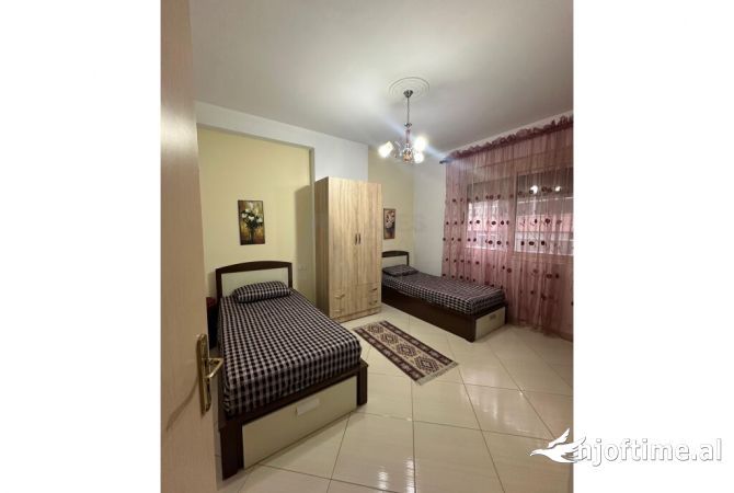 Shtepi me qera Apartament ne Tirane, 2+1, Mobilimi E mobiluar, Pagesa 500  Euro.