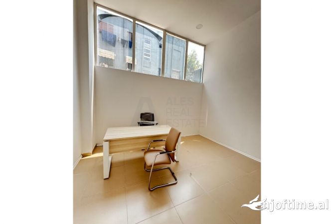 Ambient Biznesi per Qira prane Spitaleve 